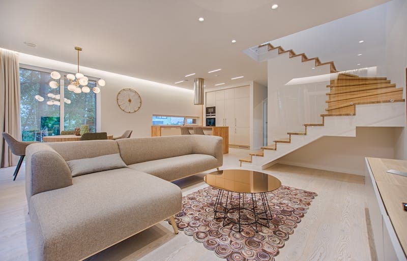 Salon lumineux d'un appartement locatif meuble